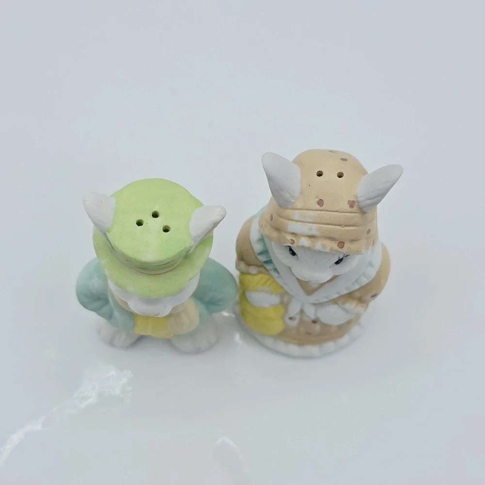 Vtg Youngs Inc Easter Bunny Salt‎ Pepper Shakers Small Ceramic Pastel Pair Decor